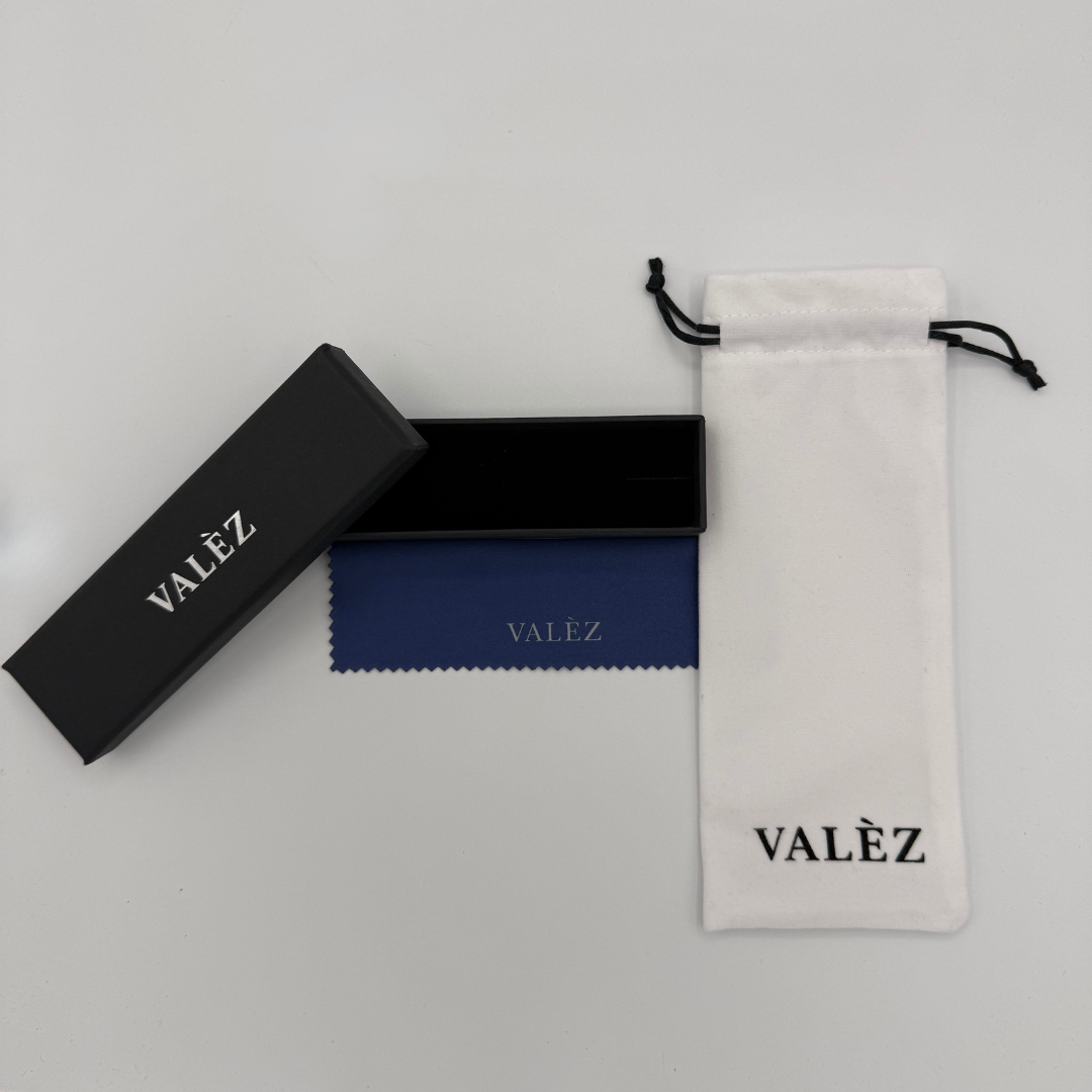 Valéz bracelet packaging including a box, cleaning cloth, and pouch on a light gray background.